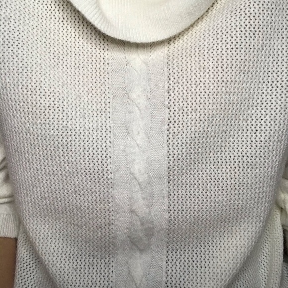 🦢Soft cream colored cowl neck sweater - Picture 6 of 8